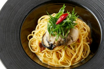牡蠣と九条ネギ、ウニソースの ペペロンチーノスパゲッティーニ