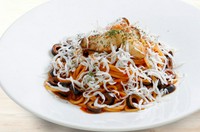 2.牡蠣　釜揚げしらす　オリーブのトマトソースパスタ
※Lサイズは＋￥610（税込￥671）