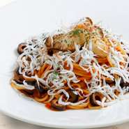 2.牡蠣　釜揚げしらす　オリーブのトマトソースパスタ
※Lサイズは＋￥610（税込￥671）