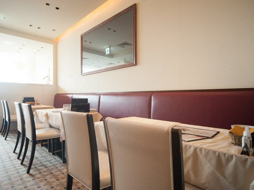 ゆったり気分でくつろげる、テーブル席