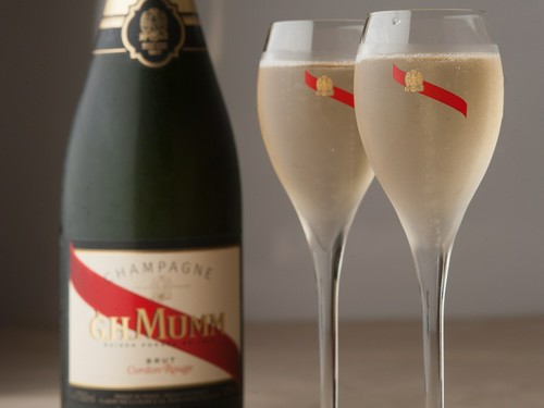 まずは、シャンパンで乾杯！