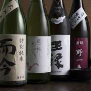 日本酒は常時15種、焼酎は芋、麦、米合わせて50種類を用意。その他ワイン、スパークリング、シャンパンなど酒類が充実。さまざまな種類のお酒の中からお食事に合ったものをチョイスすることができます。