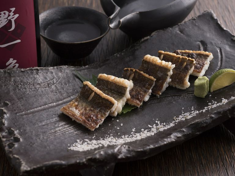 身はふわっ、皮はパリッ。シンプルに素材の味を楽しむ『穴子の白焼き』