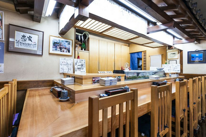 ボリューム満点の丼ぶりは、ひとりランチの定番
