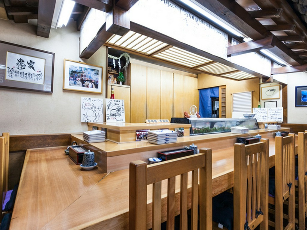 ボリューム満点の丼ぶりは、ひとりランチの定番