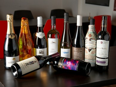 イタリアン産中心にボトルワイン70種用意