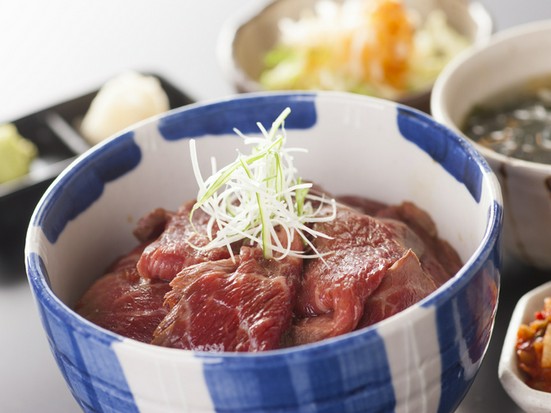 牛刺しと焼肉としゃぶしゃぶと 仔虎国分町店 国分町 一番町 焼肉 ヒトサラ