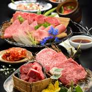 【計11品】本日の特選ロース／サイコロステーキ角切／特選カルビ／上選ロース／タン塩／壺漬カルビ／本日のホルモン2種／焼き野菜又はチョレギサラダ／ナムル盛合わせ／キムチ　※写真はイメージです。