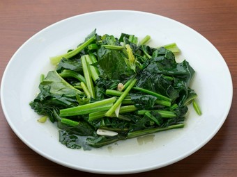 ガーリックの香りが食欲をそそる『青菜炒め』