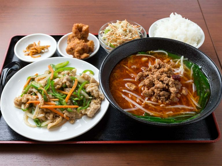 バラエティーに富んだ料理が用意された『ランチメニュー』