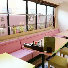 ゆったり座れるソファで、ファミリー客にも嬉しい
