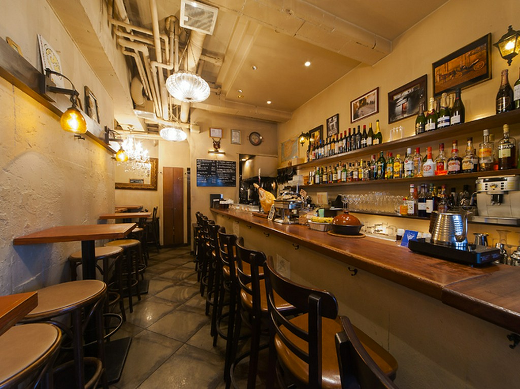 賑やかな店内は、まるでスペインのバルに来たかのよう