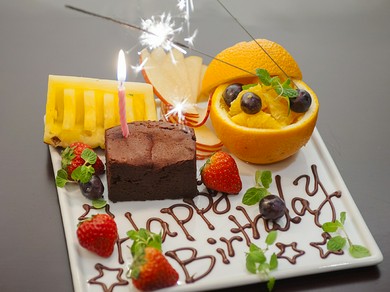 サプライズの演出にもぴったりなデザートプレート