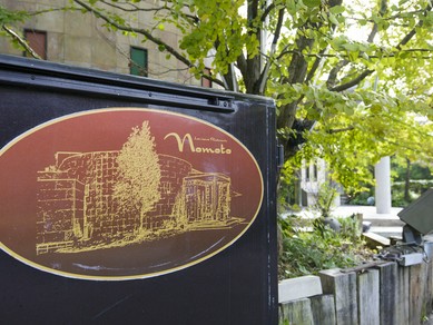 鹿児島の焼酎や肉料理に合うワイン、珍しい日本酒などが多く揃う
