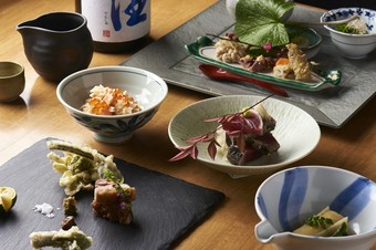 御会食・御接待・晴れの日などにピッタリ。
春の食材をお楽しみください。