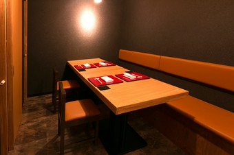 接待・会社ごとの会食に、完全個室「4名様～」ご用意。