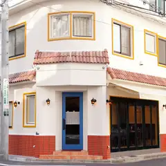大人の町に映える一軒家レストラン