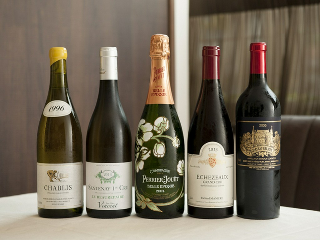 シェフの料理に合うワインをフランス全土から集めてリストアップ