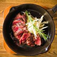 レギュラー（約200g）2178円/2倍盛り（約400g）3480円/2~3名様向け
【ソースをお選びください】
・シャリアピンソース・トマトソース・ガーリックソース・おろしポン酢
女性に大人気！定番の牛ハラミステーキです！
