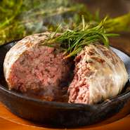 ボリューム満点！300gの爆弾ハンバーグ！豚の網脂で包まれた肉汁が大爆発！！