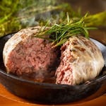 ボリューム満点！300gの爆弾ハンバーグ！豚の網脂で包まれた肉汁が大爆発！！