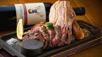 千住MEATオープン当初から人気のステーキグリルの盛り合わせ。
牛ハラミステーキなど、その日の4種のお肉盛り合わせ。
みんなでちょっとずつシェアならこちらもおすすめ。