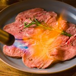 炙ることでさらに肉の旨味と食感の良さをプラス！