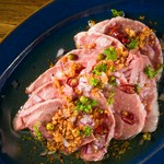 牛タンに比べさらにザクザク食感が美味しい牛ハツのカルパッチョもおすすめ