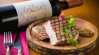 肉厚にカットした豚肩ロース肉をしっとりジューシーに焼上げた絶品の一品