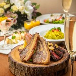 メインとデザートまでついた大満足のコース。
2時間の飲み放題付き！