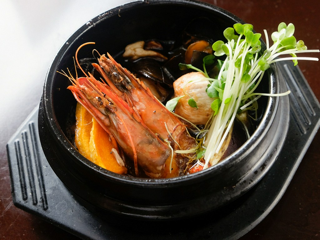 海の幸、山の幸をふんだんに使った『森の番人風アヒージョ』