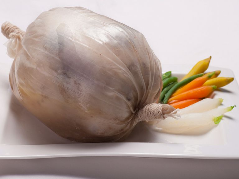 若鶏のベッシー包み フォアグラとトリュフソース(約4〜6名様分)