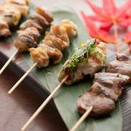 厳選された地鶏を中心にその日仕入れた旬の食材を、とんぼ秘伝のタレにつけ炭火でじっくり焼き上げました。四季折々の旬が並び、中には変わり種に出会えることも！？くせになる味覚です！	