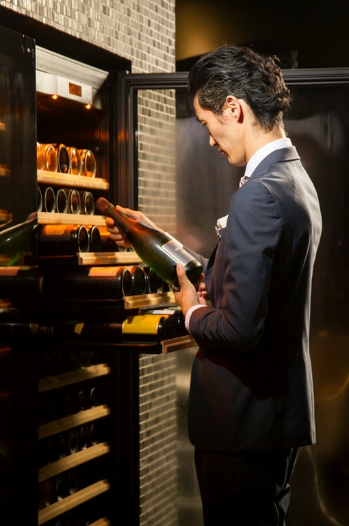 ソムリエが監修しセラーで厳密に管理される、世界各国のワイン