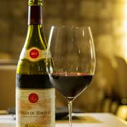 豊富な種類のグラスワインをご用意しております
スパークリング　1種類
白ワイン　　　　2種類
赤ワイン　　　　2種類
ロゼワイン　　　1種類
オレンジワイン　1種類
デザートワイン　3種類
シェリー　　　　1種類