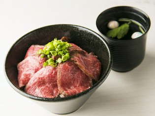 幅広い世代から圧倒的な支持を受ける『ステーキ丼』