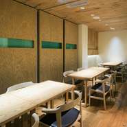 ご予算に合わせたコースをお選び頂けばあとはお任せ下さい。2駅利用可、徒歩5分以内で幹事さんにも優しい、隠れ家的レストランの落ち着いた会食で、ゆっくり会話をお楽しみ下さい。パーテーションで個室化も対応。