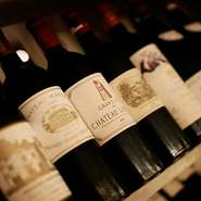 ワインと料理の楽しみ方の１つとして、コース料理1品ずつに合わせたワインのペアリングもおすすめです。ソムリエが在籍しているため、200種類以上のワインの中からお好みに合わせてセレクトしてくれます。