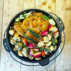 国産朝挽き鶏のダッチオーブンカレー鍋