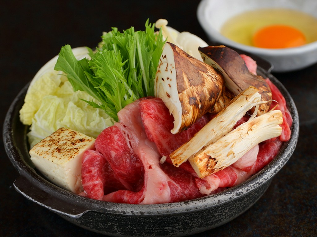 贅沢の極み！ 季節限定『松茸と黒毛和牛すきやき』