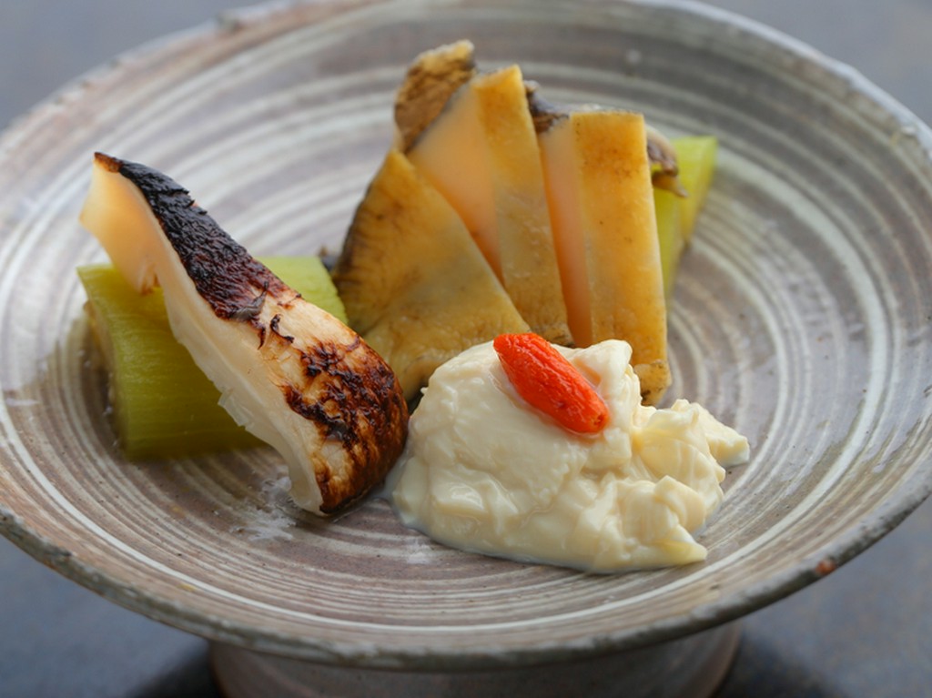 コース料理で供される最初のひと皿『酒菜』