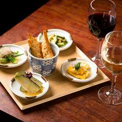 こだわりの「果実酒」や「ワイン」を片手に週末のママ会を楽しむ