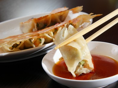 温かな愛情が感じられる『手づくり焼き棒餃子(8コ)』