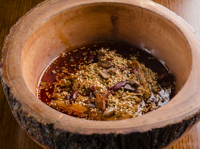 麻辣風味がクセになる四川省自貢市の名物『鉢鉢鶏（はちはちどり）』を独自の解釈で再構築