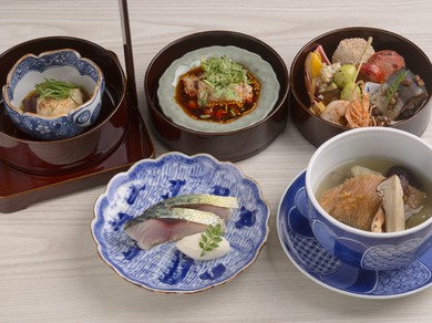 リズムの強弱を意識して展開するコース料理