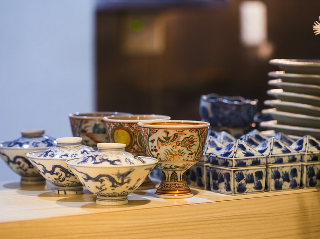 中国を想起させるこだわりの和食器が料理を引き立てます