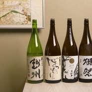 中国酒も揃えているものの、シェフのおすすめは日本酒。ラインアップはさらりとして料理と合わせやすい旭酒造の酒と、シェフの故郷である高知の力強い地酒が半数ずつ。