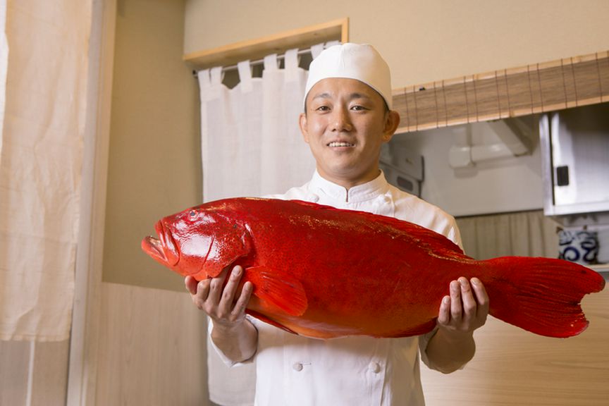毎日築地に足を運び、四季折々の食材を探し出します