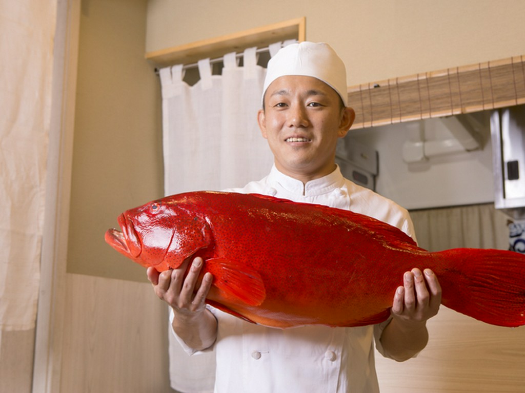 毎日築地に足を運び、四季折々の食材を探し出します