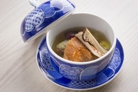 伝統料理に和のエッセンスを加えた名物『の弥七 風仏佛湯』